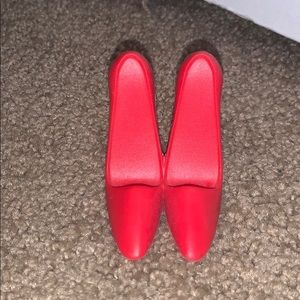 Red high heels phone stand
